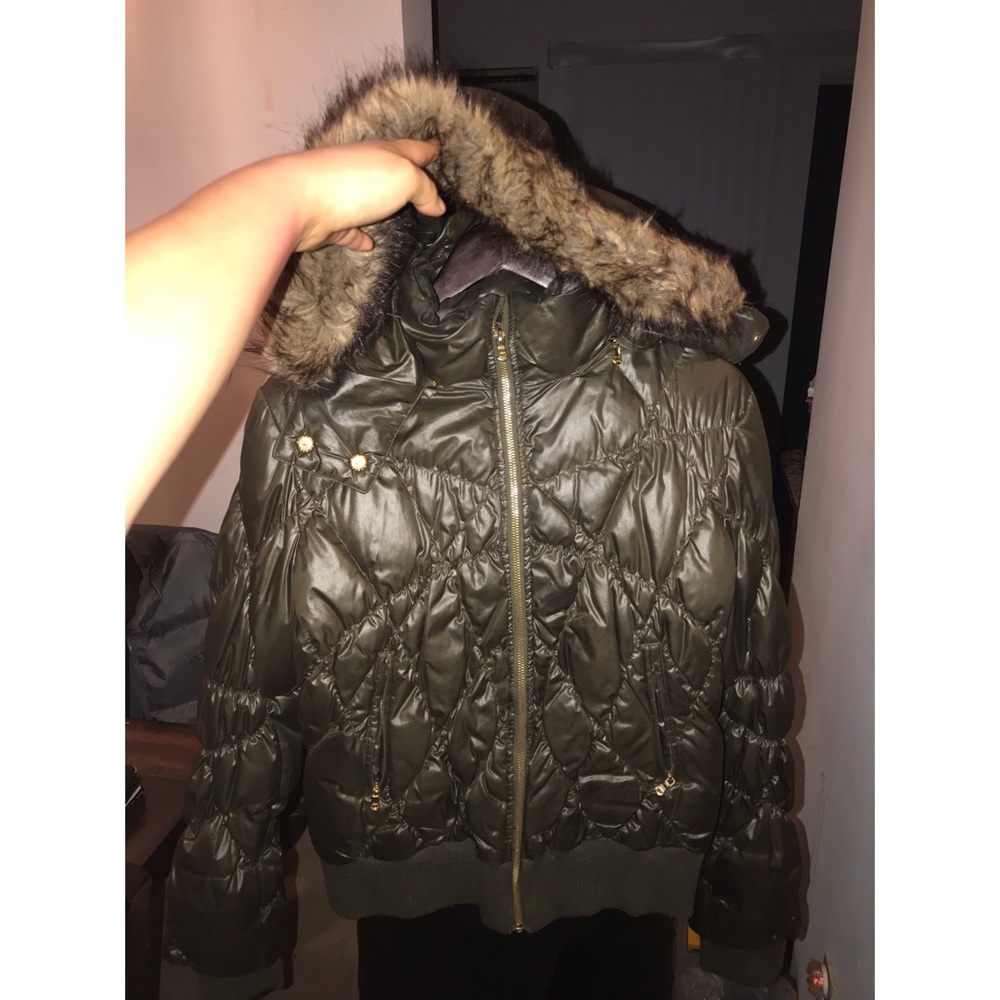 ARMY GREEN GUESS PUFFY COAT